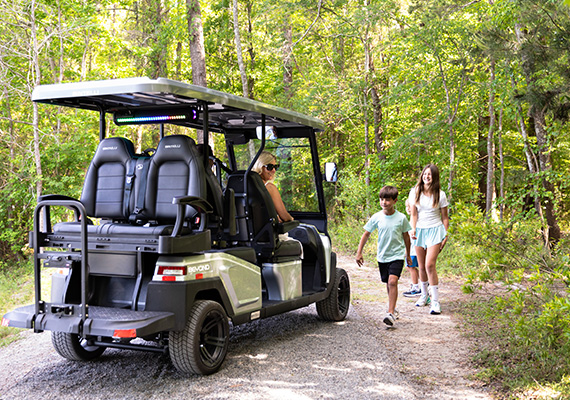 kids getting on a bintelli golf cart